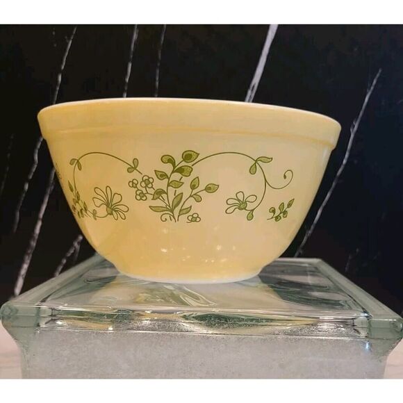 Pyrex "Shenandoah" 402 1-1/2qt Mixing Bowl yellow/green floral Corning NY USA - Picture 1 of 12